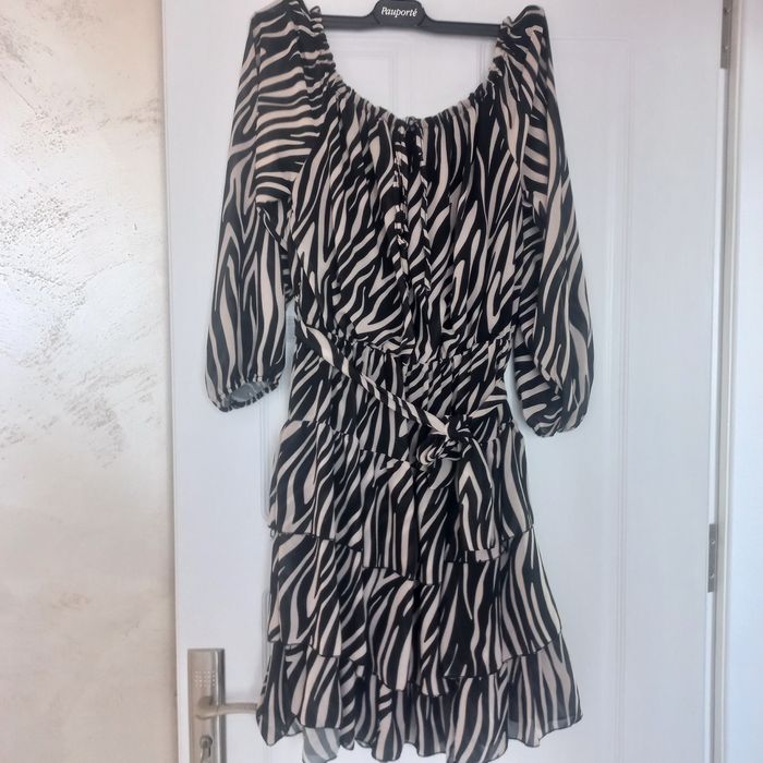 Елегантни дамски рокли