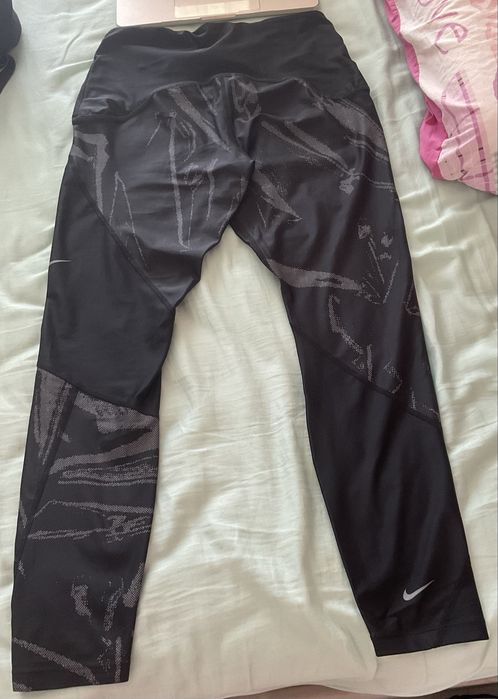 Colanți sport Nike Dri-FIT negri cu imprimeu