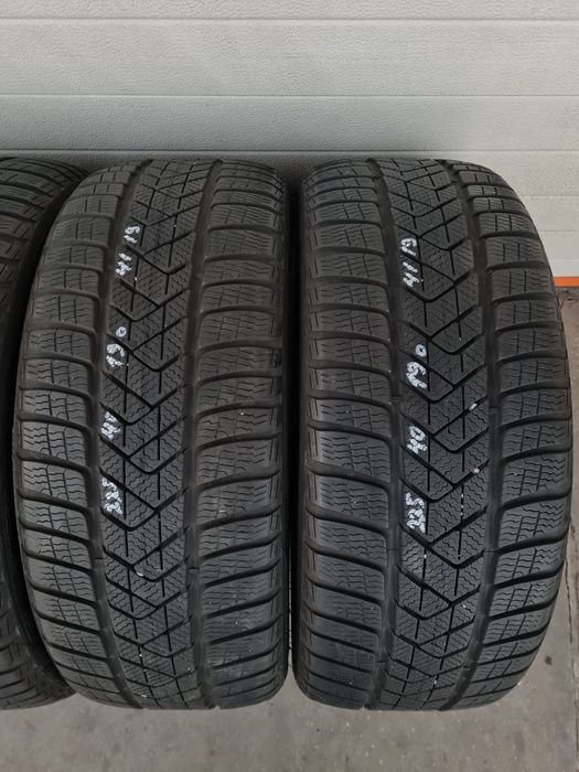Зимни гуми 4 броя PIRELLI SottoZero3 225 40 R19 дот 4119