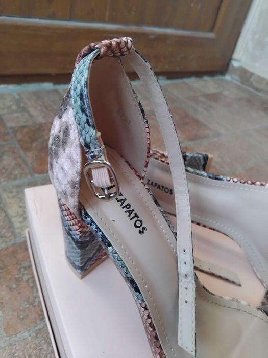 Дамски сандали с ток