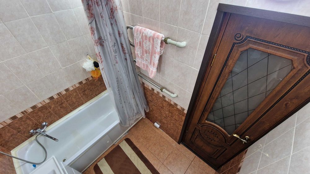 Продам 5-ти комнатную квартиру.