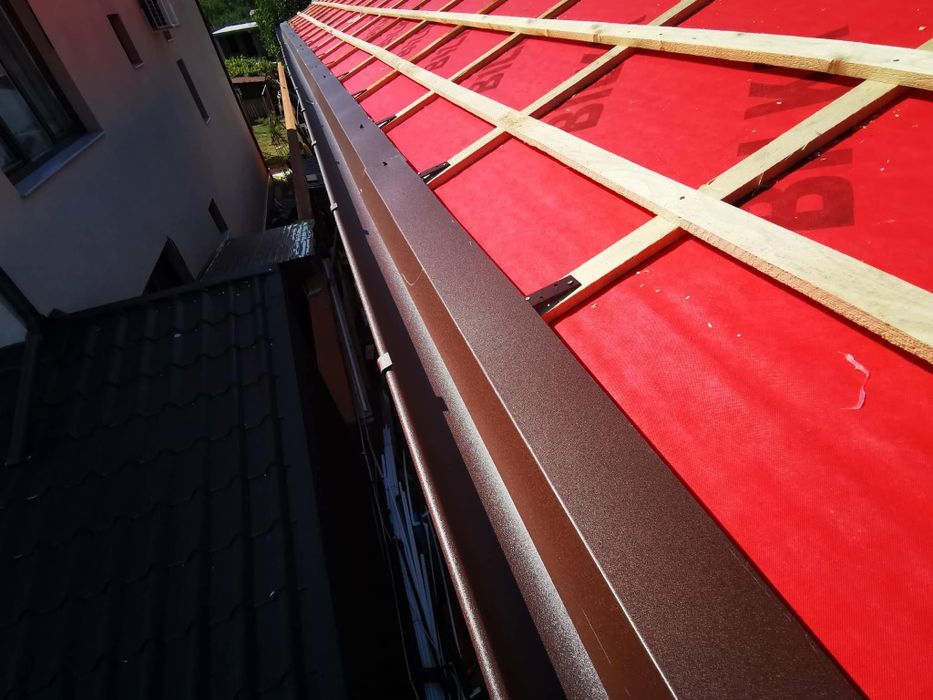 Reparatii acoperisuri montaj acoperis tigla metalica velux