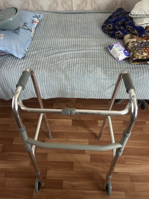 Продам ходунки новый