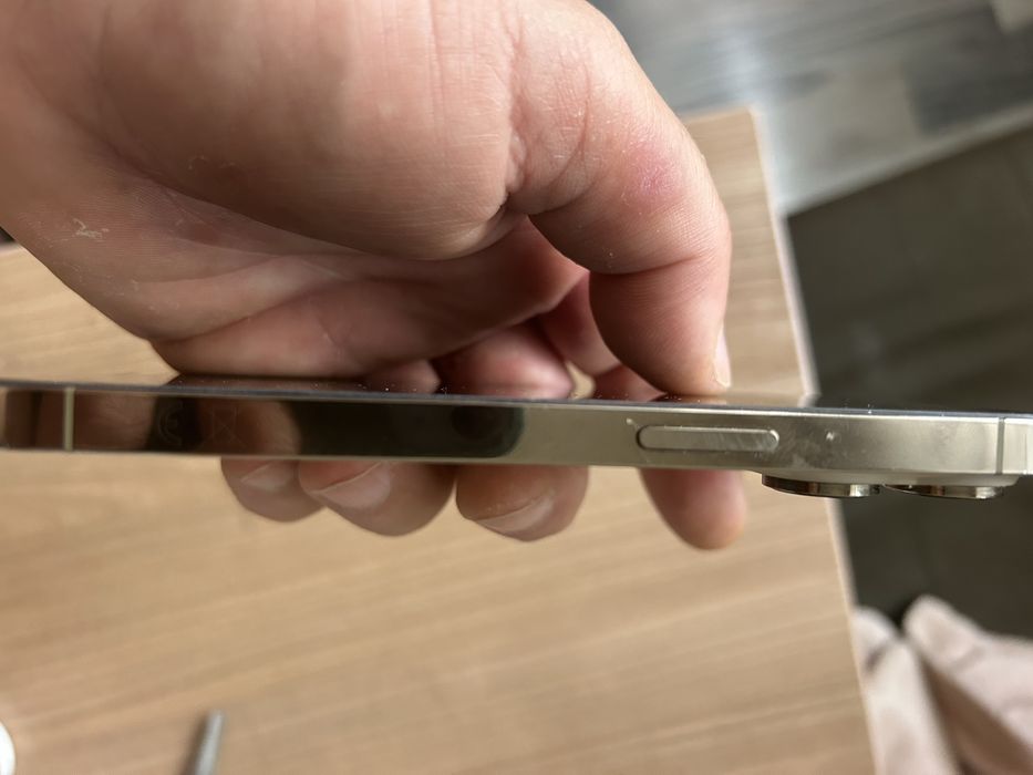 Телефон IPhone 14 pro