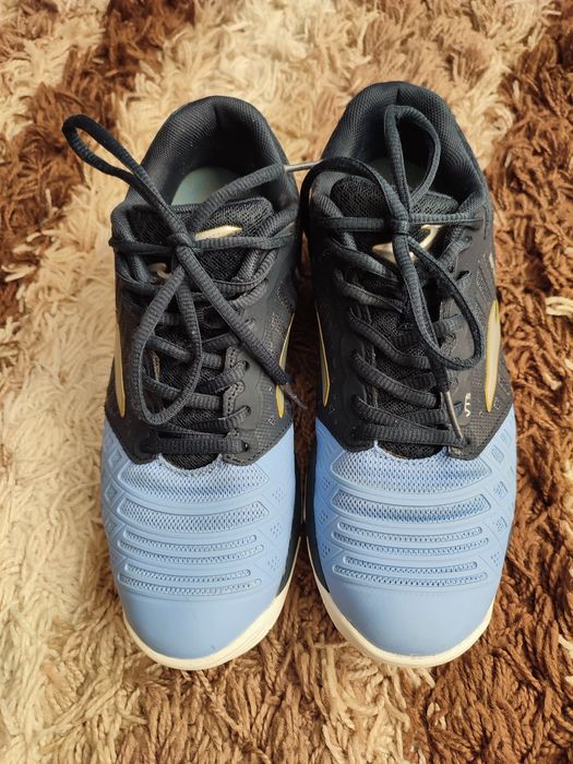 Кроссовки женские