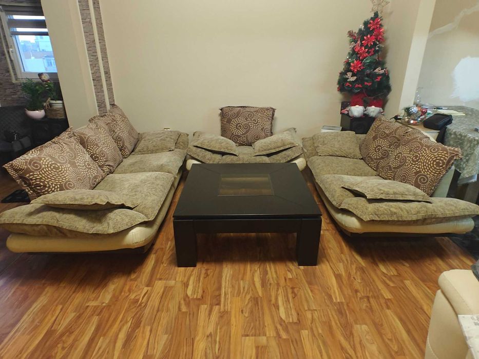 Холова гарнитура с маса