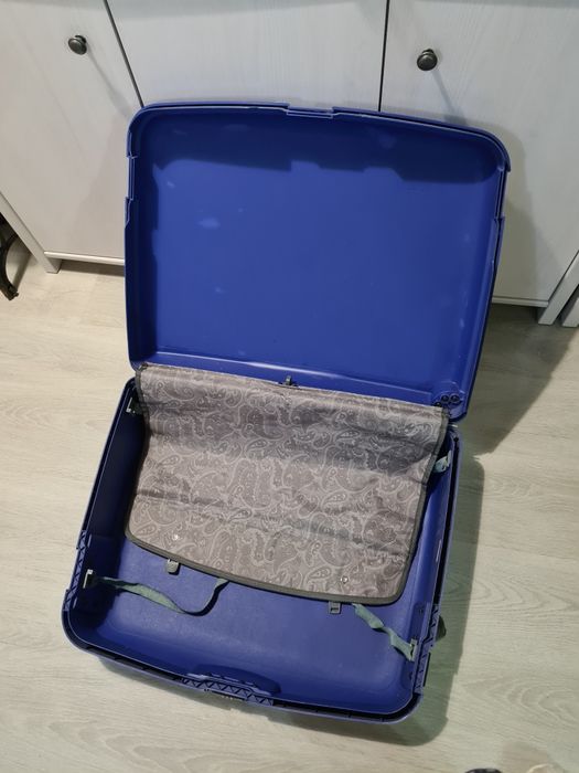 Продам чемодан 60×50×19