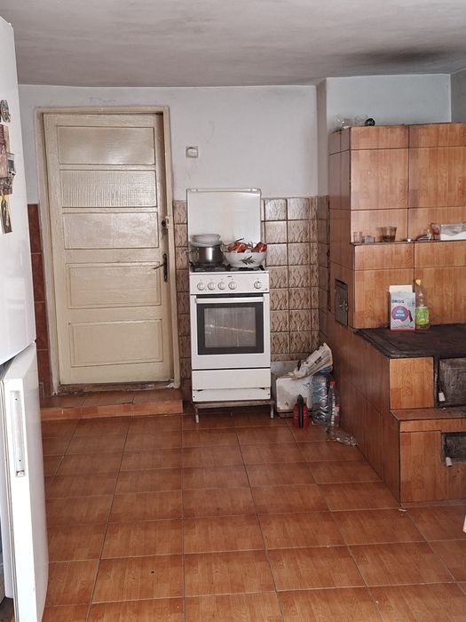 Vând casă în Bărbătești, Vâlcea – curte generoasă + utilități + Fanar