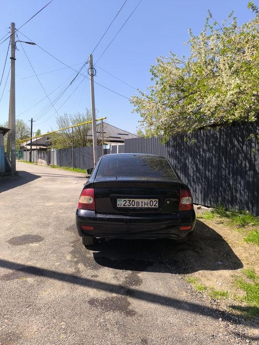 Приора продам 2011