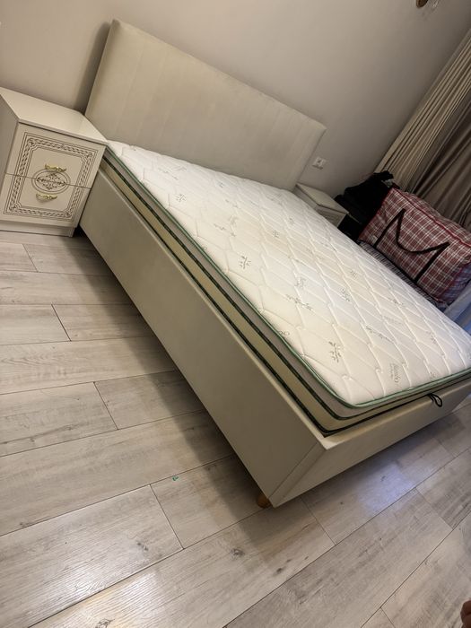 Двухспальная кровать