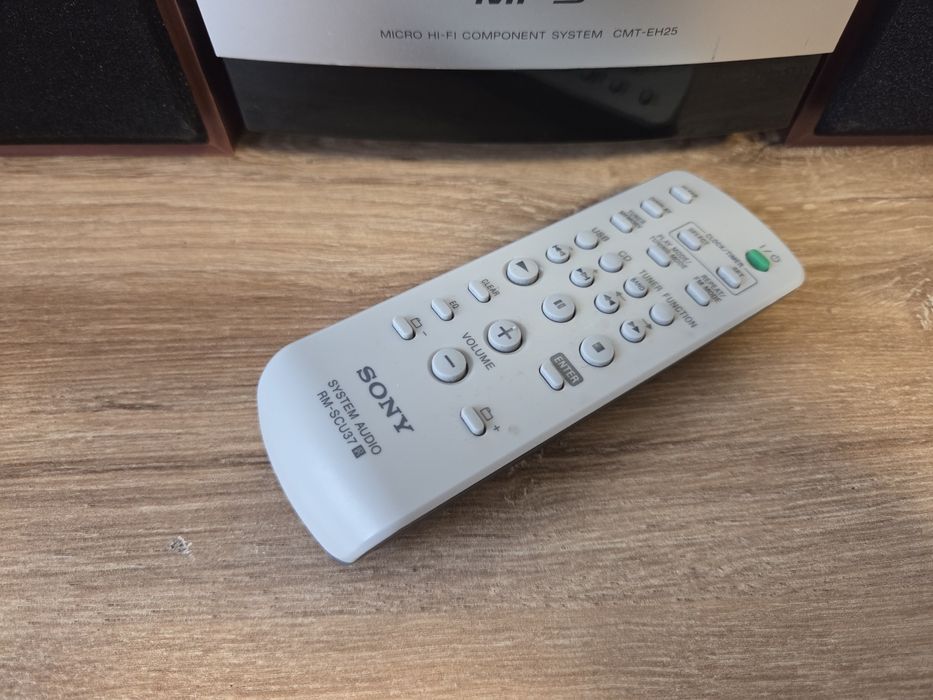 Mini combina audio Sony (radio, casetofon, CD, USB)