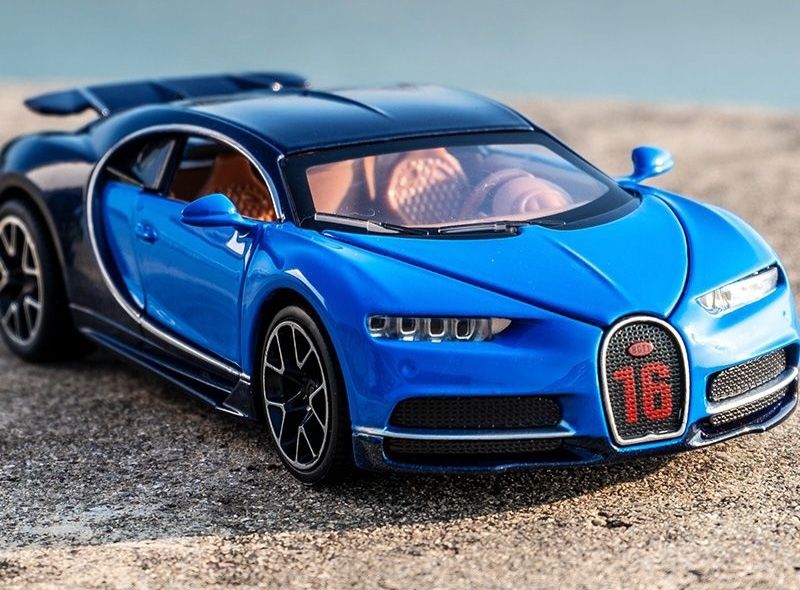 Bugatti Chiron 1.32! Металлическая модель со светом и звуом