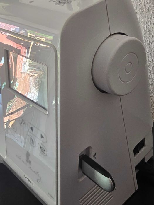 Mașină de cusut și brodat Brother Innov-is M240ED + touchscreen + USB