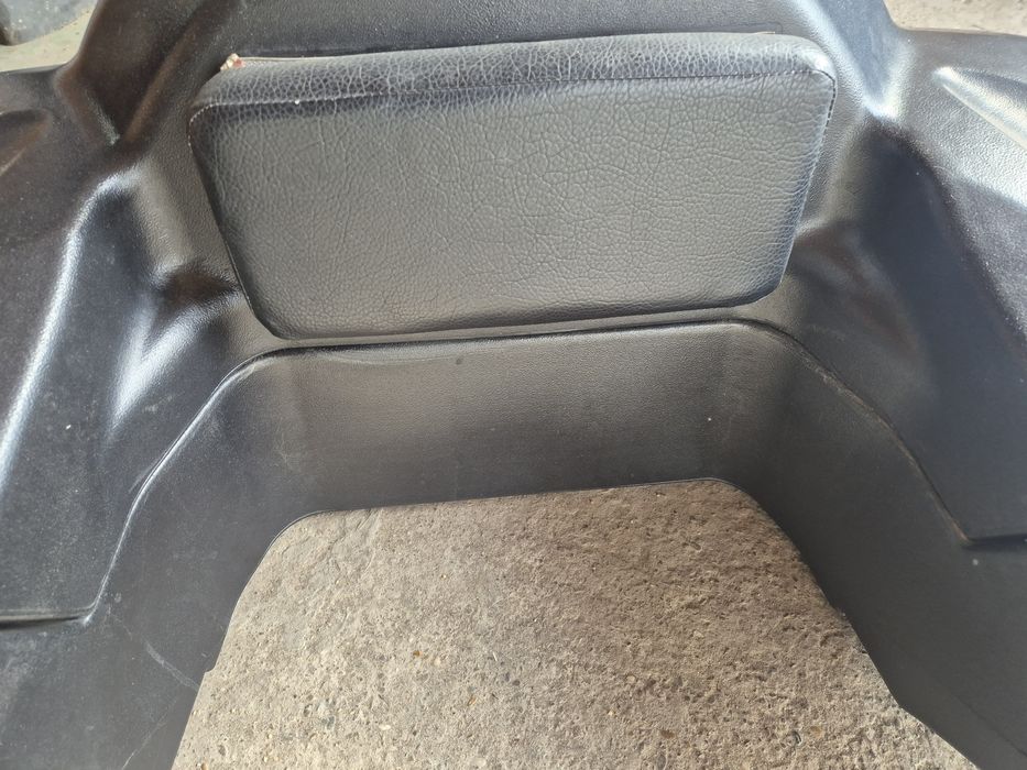 Lada atv...in stare foarte buna cu sistem prindere si 2 chei...