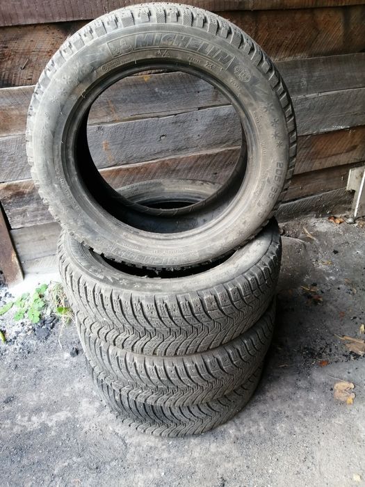 Продам зимние шины202/55R16