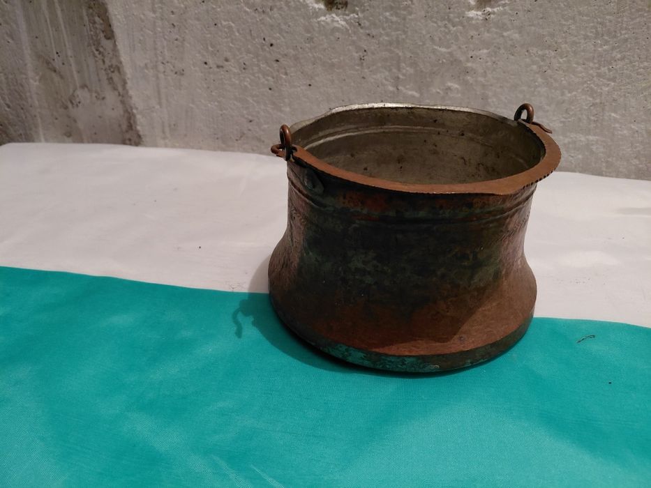 Стара медна посуда.
