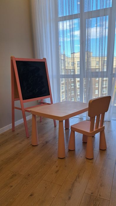 Детские столик, стульчик, доска-мольберт IKEA