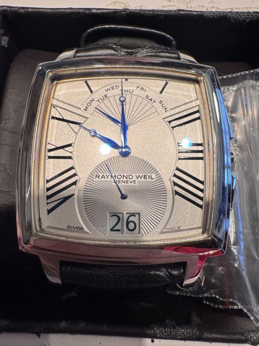 Продавам оригинален часовник Raymond Wail