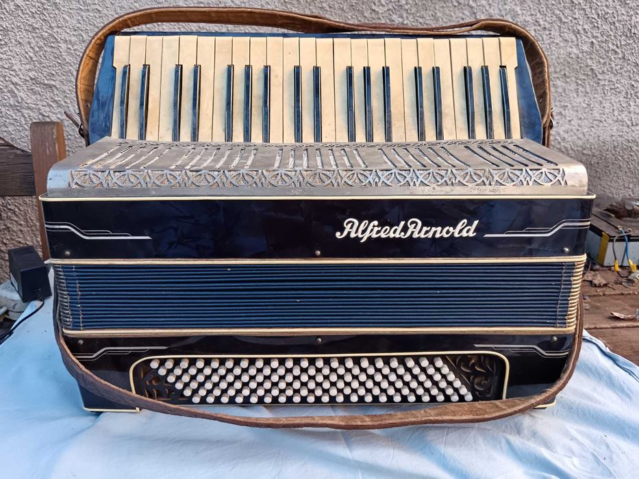 Акордеон ,,Alfred Arnold"