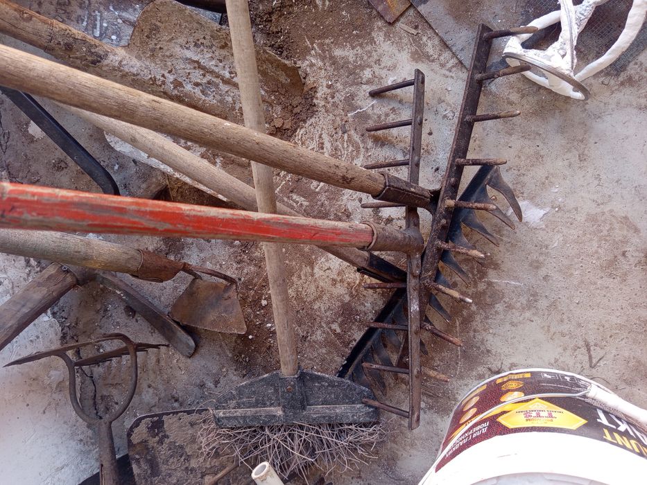 Продам лопаты тяпки грабли