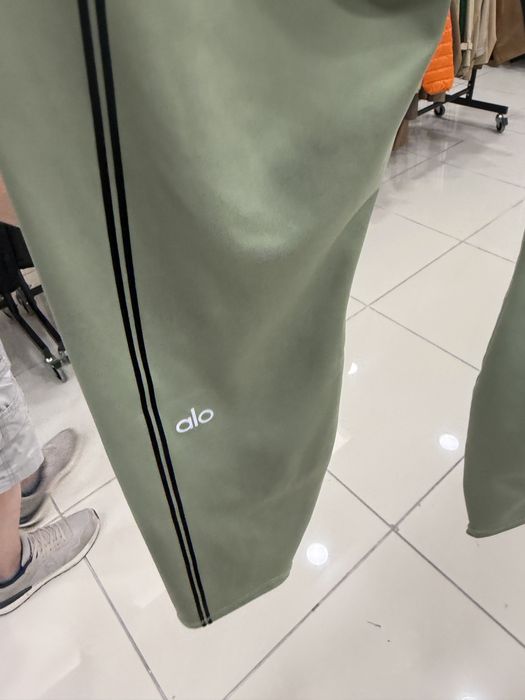 Set Alo Yoga Bustiera si Colant