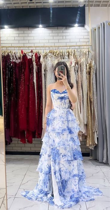 Роскошное вечернее платье