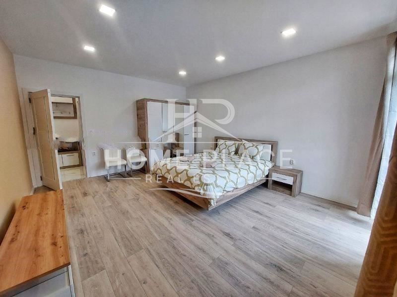 Дава се под наем Тристаен апартамент в Варна, Център - 91 кв.м за 997.05 € - Снимка #4