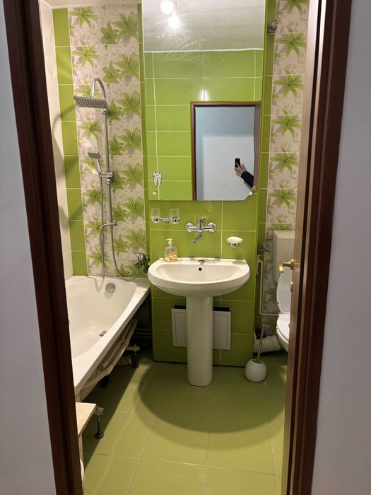 INCHIRIERE Apartament spațios cu 3 camere în zonă centrală