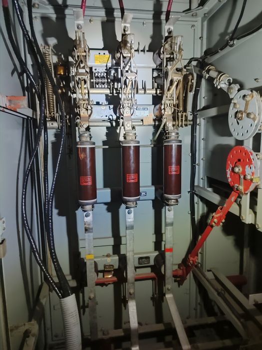 Продам комплект: трансформатор 630КВА  6/04КВ + разъединитель + автома