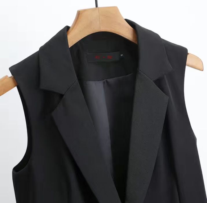 Жилет черный