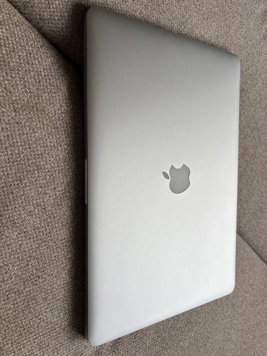 Macbook 15” I7 16gb/ram