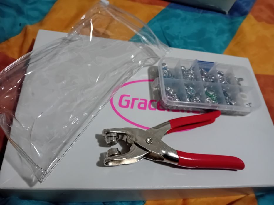 € set clești plus 200 de nasturi noi