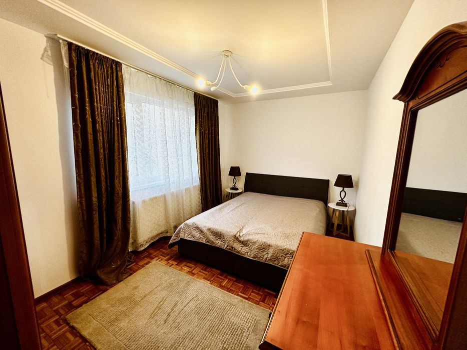 Inchiriez apartament cu 4 camere