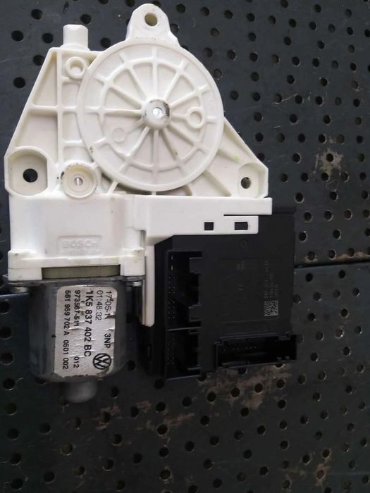 Motoras macara dreapta fata vw golf 6 5k 1k5837402bc 0130822229 918434110 3c0959792c