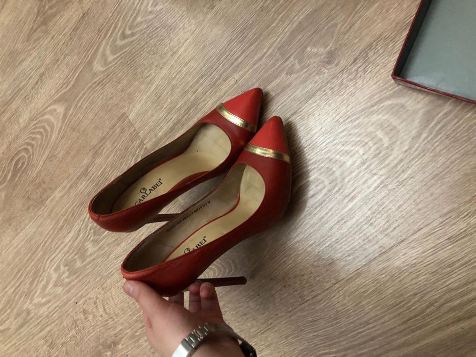 Туфли на шпильках