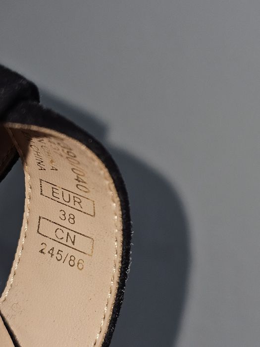 Sandale cu platforma