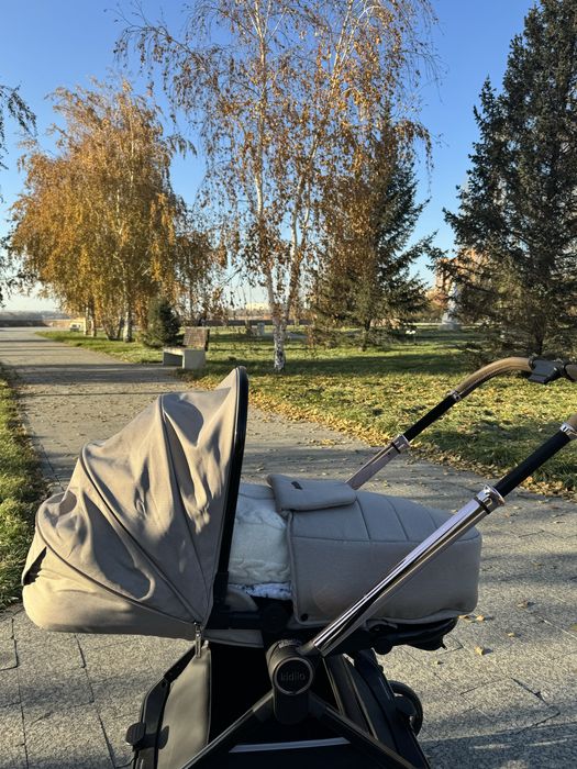 Продаем коляску Kidilo d900