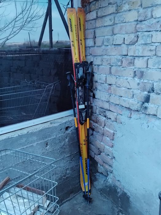 Ски и штеки atomic