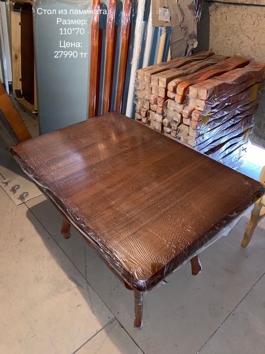Столы в продаже.