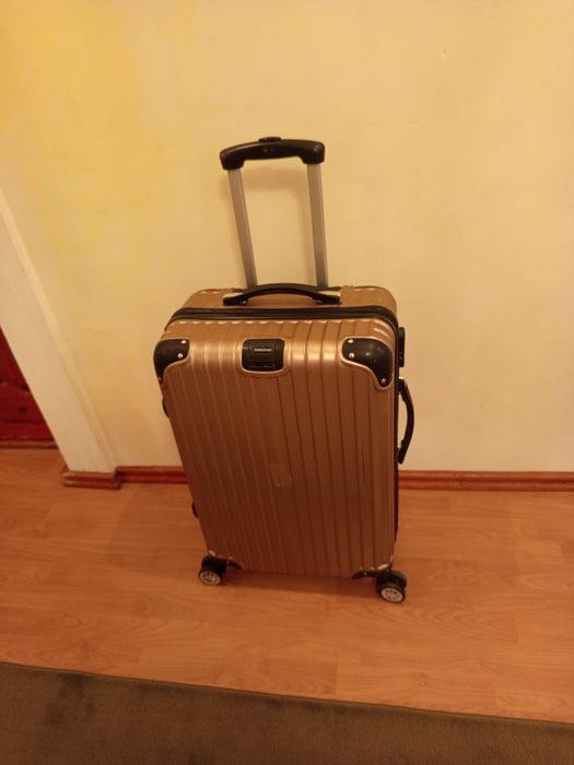 В продаже ( чемодан ) .