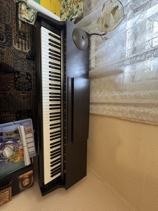 Pian digital Yamaha Arius YDP-162