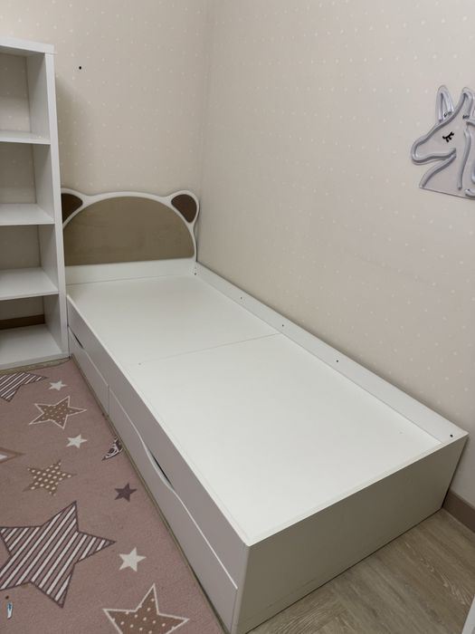 Кровать с матрасом