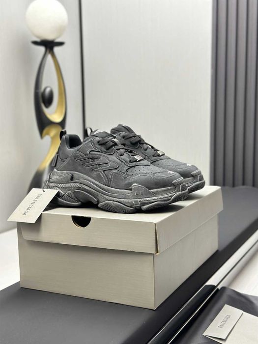 Adidasi Balenciaga Triple S Calitate Premium
