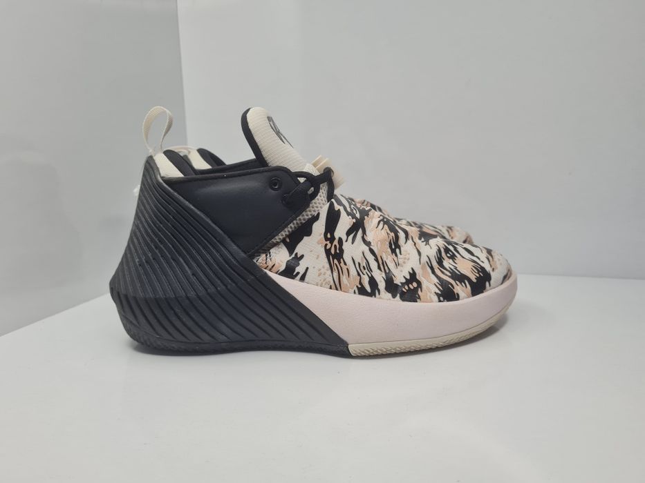 Кецове Air Jordan Westbrook 

Чисто нови с кутия.

Размер 38.5 стелка