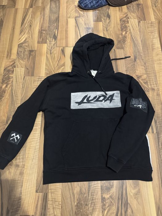 Продавам горнище team luda