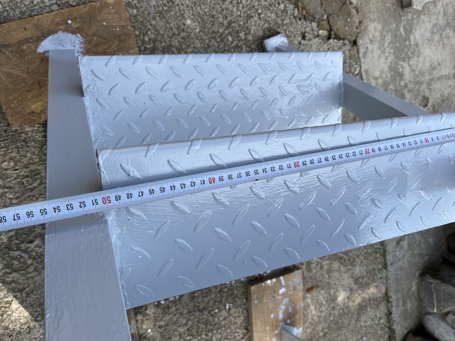 Scara metalica cu 2 trepte