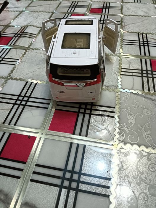 Машинка игрушка.