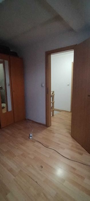 Închiriez apartament la mansarda