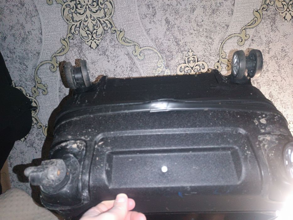 Чемодан марки Baggin Polo.