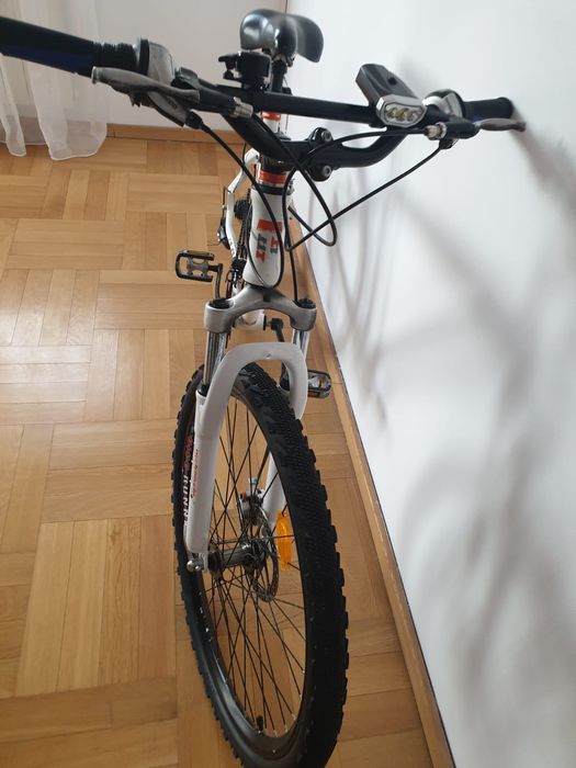 Vând bicicleta Hillbo